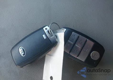 2016 Kia Sedona Ex z USA, uszkodzony, nr VIN KNDMC5C18G6117021